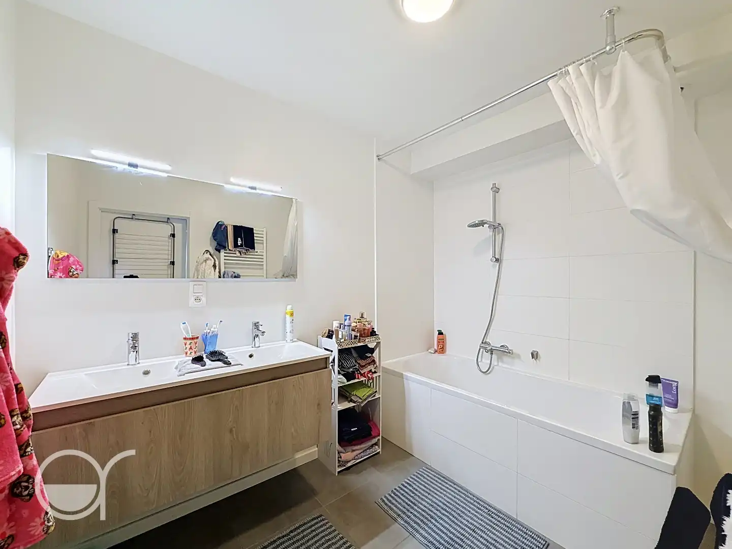 Modern 2-slaapkamerappartement met zonnige tuin foto 7