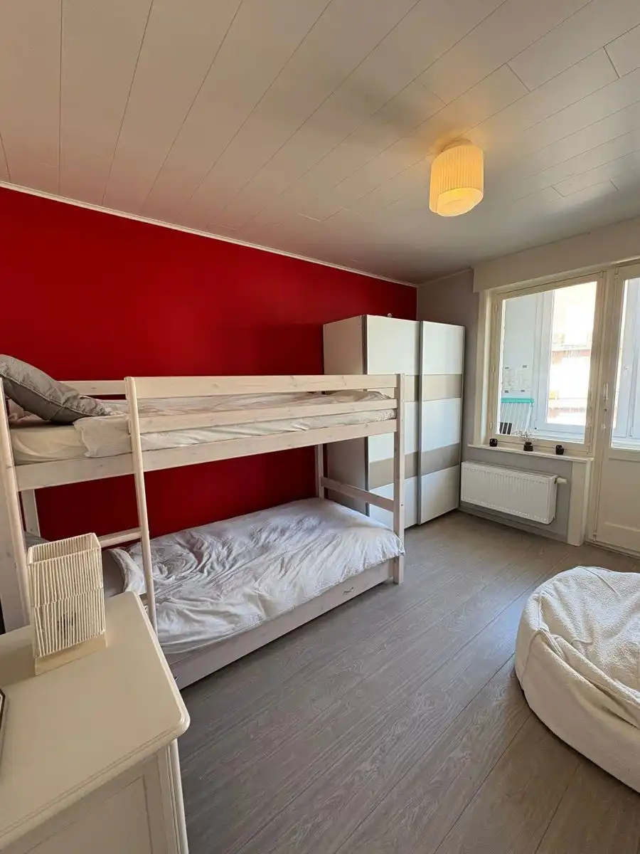 Luxueus afgewerkt en volledig gerenoveerd 2-slpk app. foto 6