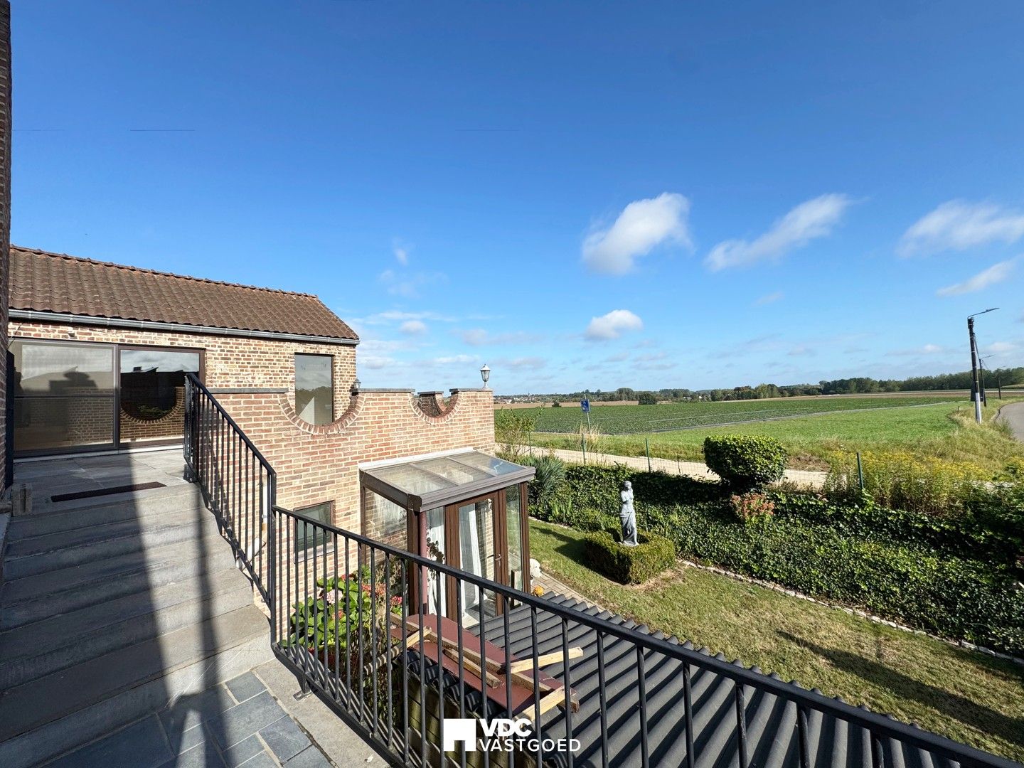 Charmant appartement met prachtig uitzicht. foto {{pictureIndex}}