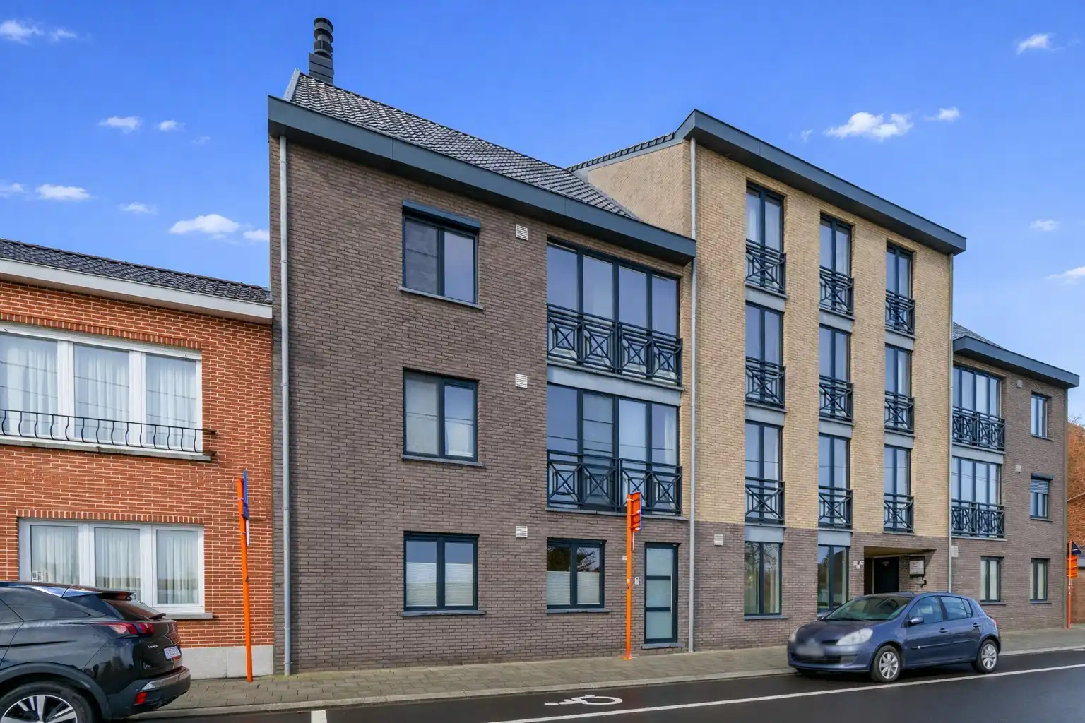 APPARTEMENT MET 2 SLAAPKAMERS + BUREEL + TUIN! foto 2