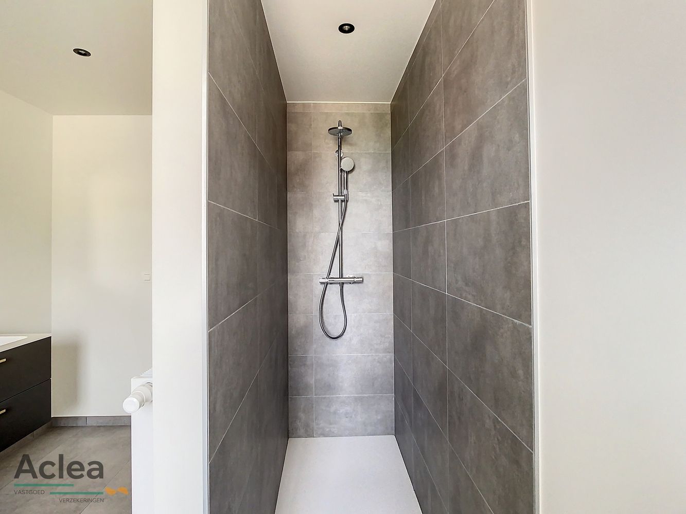 Prachtige recente koppelwoning met 5 slpks foto 15