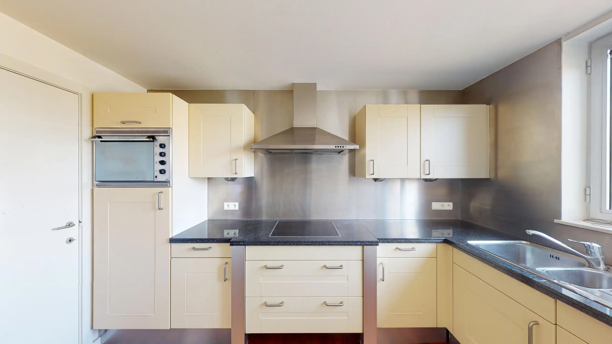 Duplex tweeslaapkamer appartement met groot terras.  foto 5