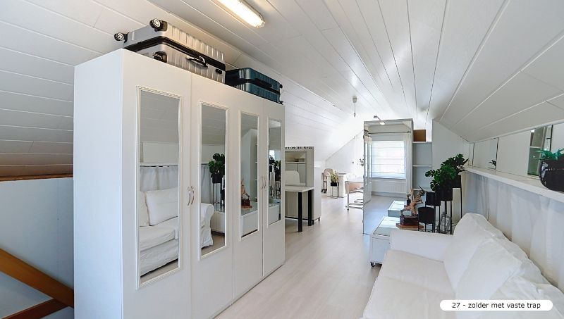 EXCLUSIEF PERFECT AFGEWERKTE MODERNE VILLA (330m²) OP TOPLOCATIE EN PRACHTIGE TUIN foto 32