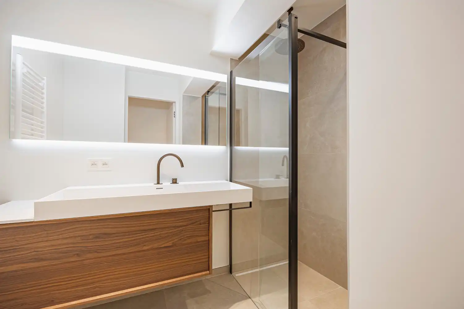 Instapklaar 3 slaapkamer- appartement in de Zoutelaan. foto 5
