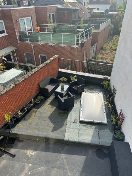 Appartement met 2 slaapkamers en zuid gericht   terras. foto 24