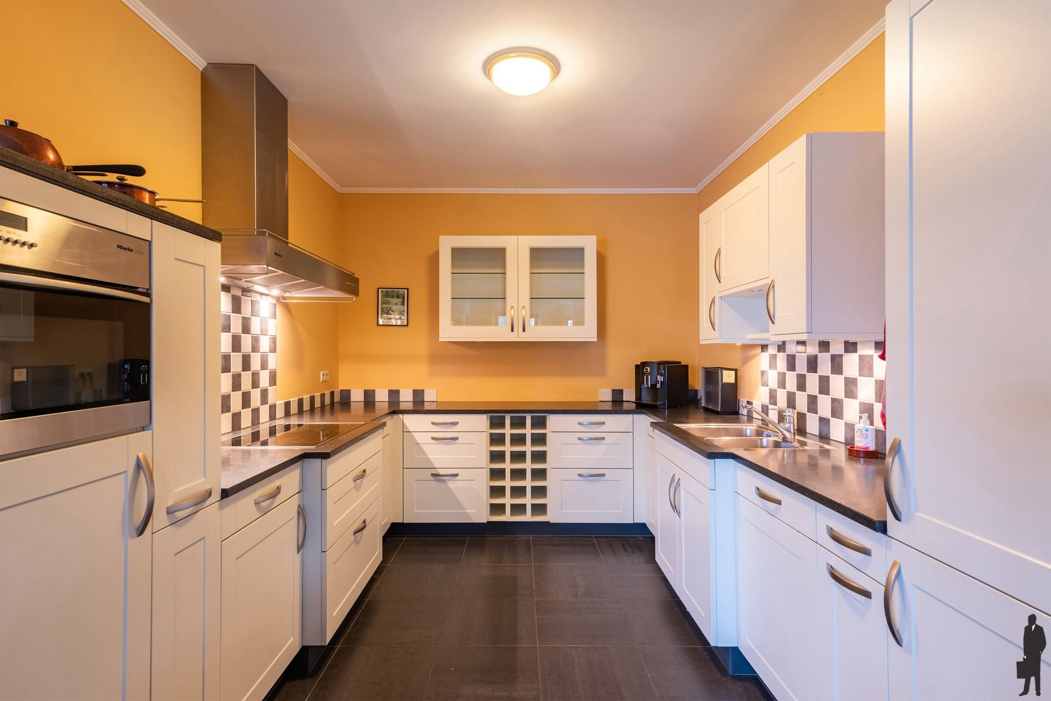 Ontdek dit uitzonderlijk ruime en goed gelegen appartement in het hart van Hoogstraten. Met een royale woonruimte van maar liefst 80 m² foto 15