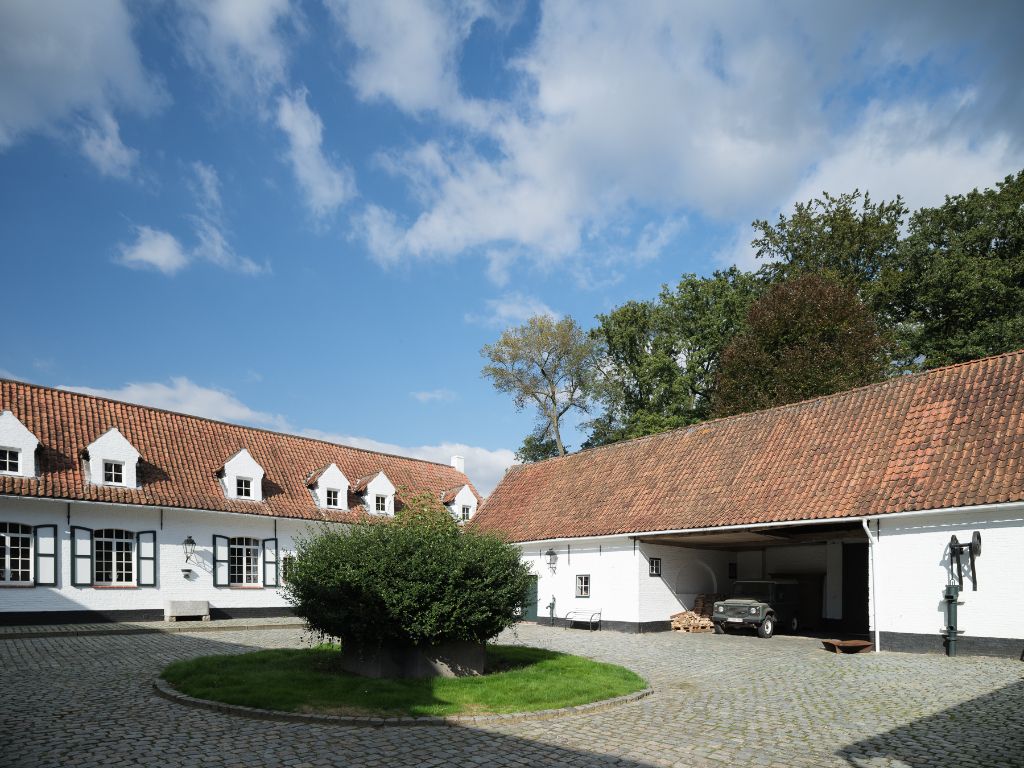 Authentieke vierkantshoeve in idyllische groene omgeving, centraal gelegen tussen Gent en Oudenaarde. foto 2