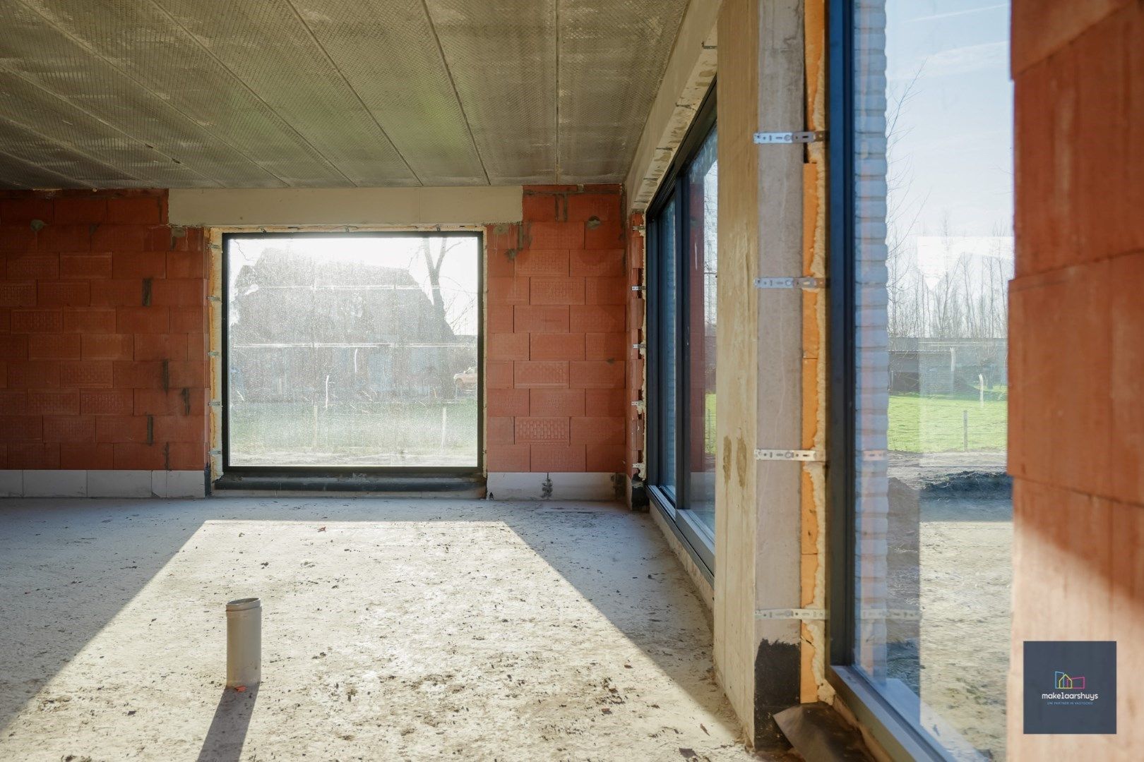 Zeer ruime halfopen casco villawoning met mooie tuin en garage foto 25
