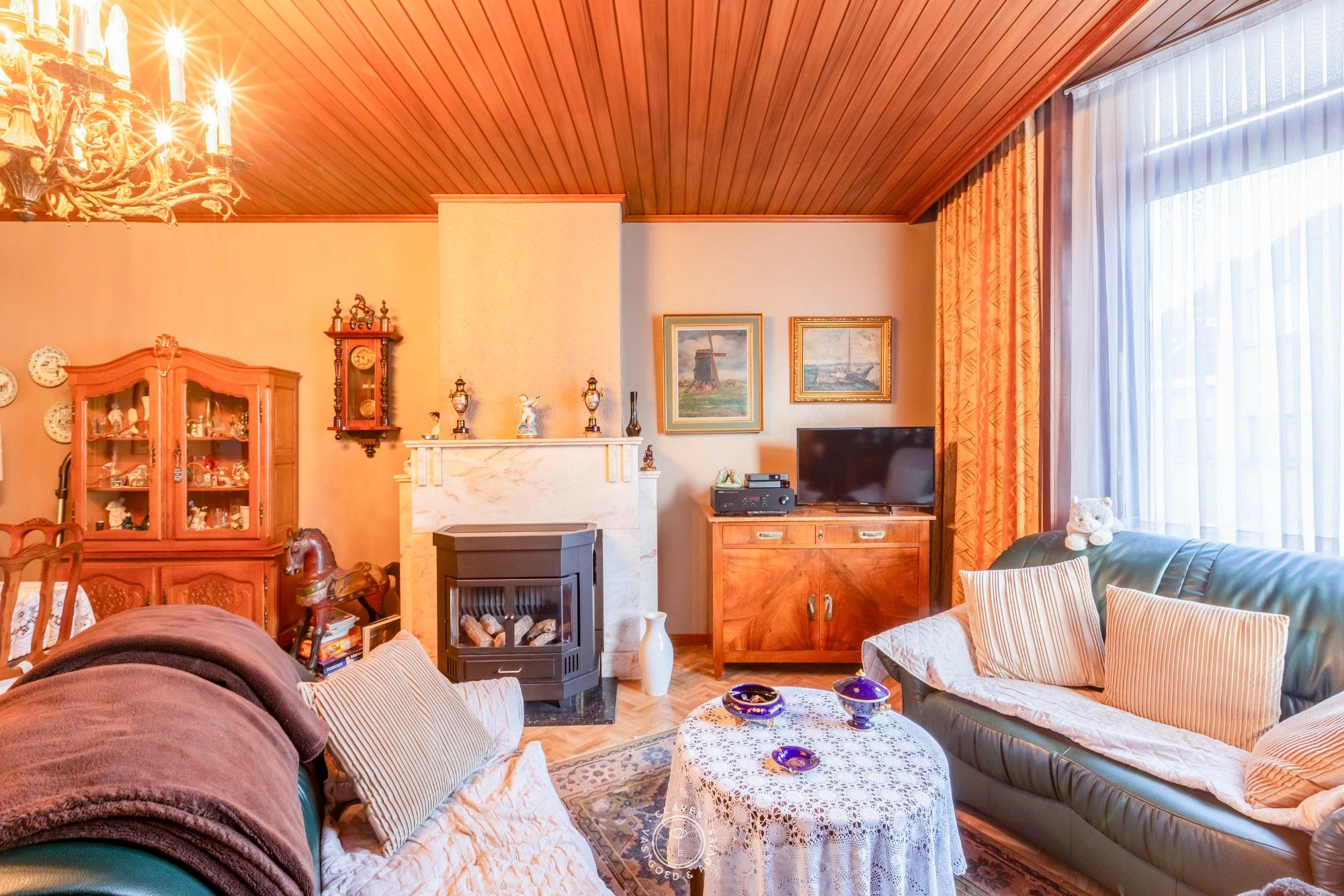 Art-deco woning met handelsruimte en garage foto 12