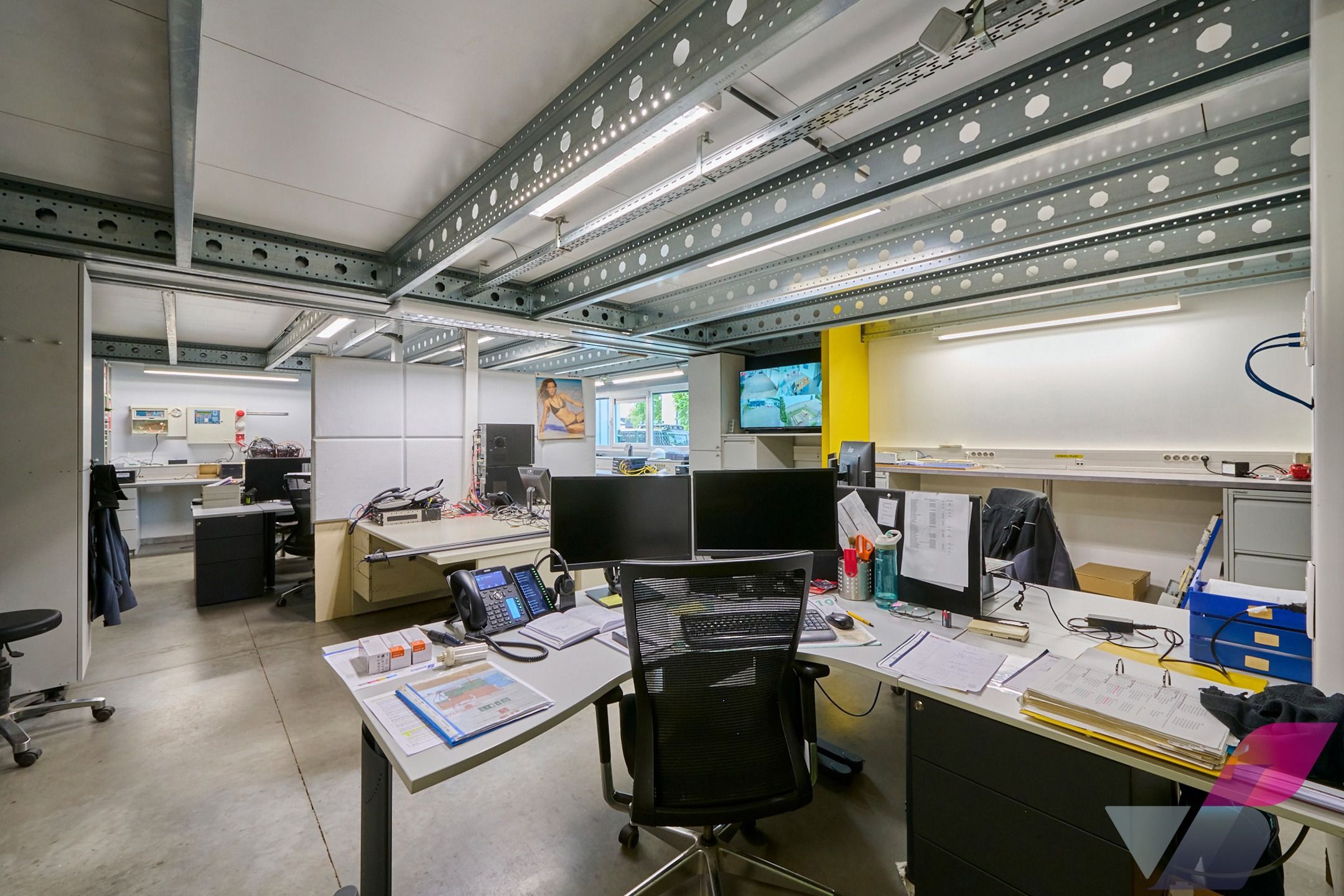 MULTIFUNCTIONEEL GEBOUW OP MOOIE ZICHTLOCATIE foto 6