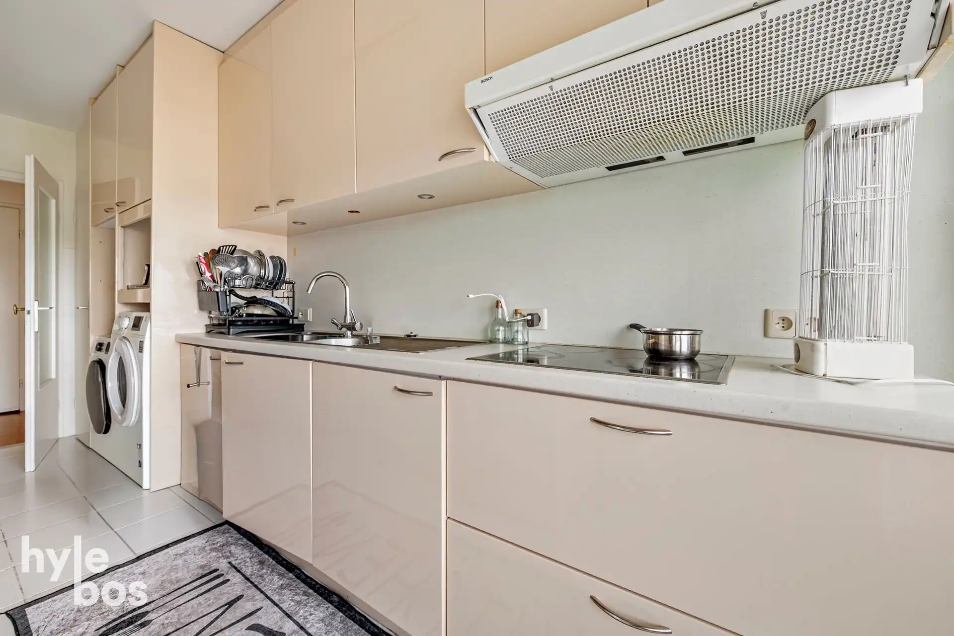 Ruim instapklaar 2 slaapkamer appartement met garage foto 13