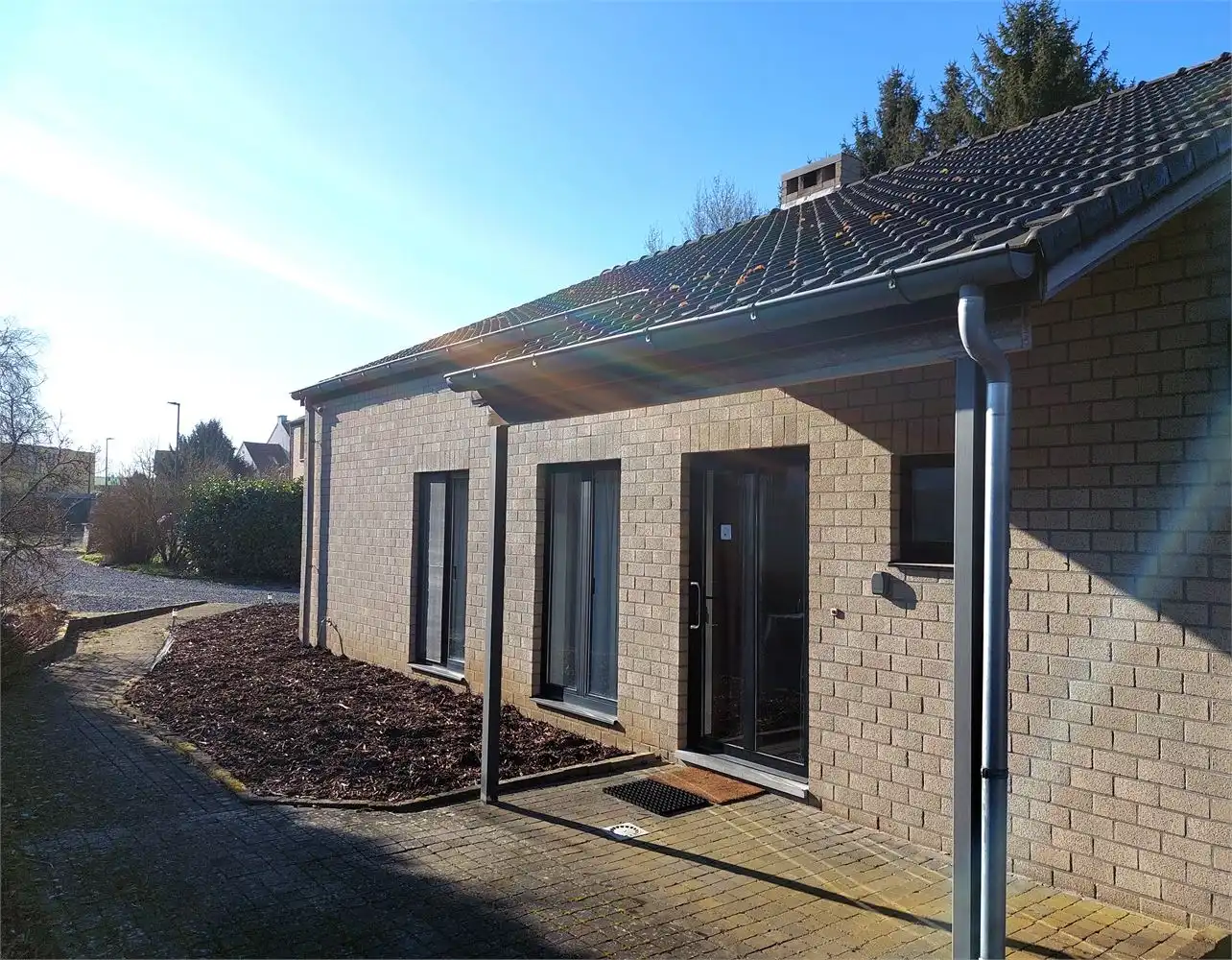 Charmante woning met tuin en 2 privatieve parkeerplaatsen, nabij natuurgebied foto 2