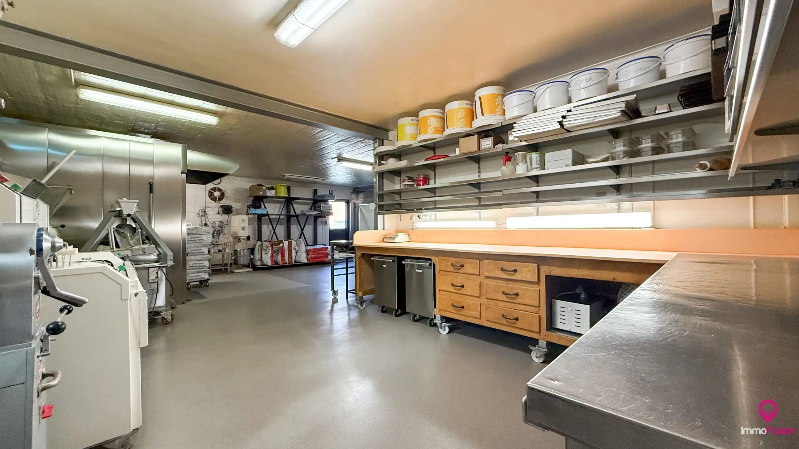 Instapklare bakkerij met woonst in het centrum van Zolder! foto 15