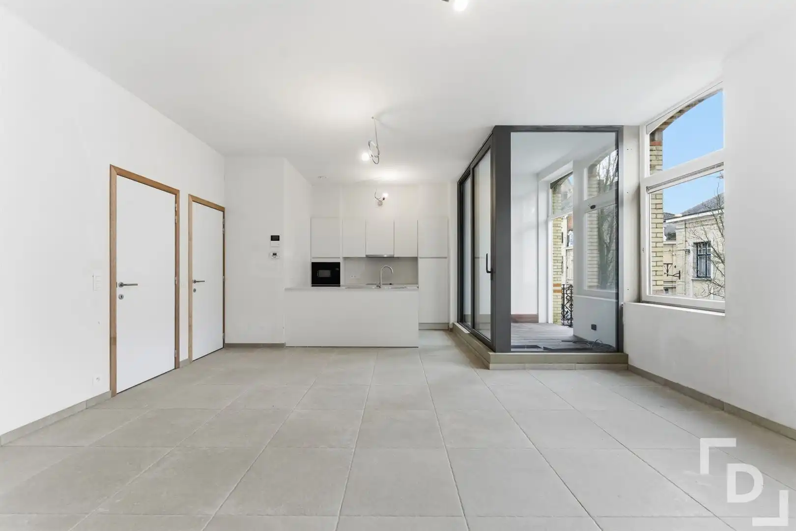Nieuwbouwappartement met 2 terrassen te koop in centrum Ieper. foto 3
