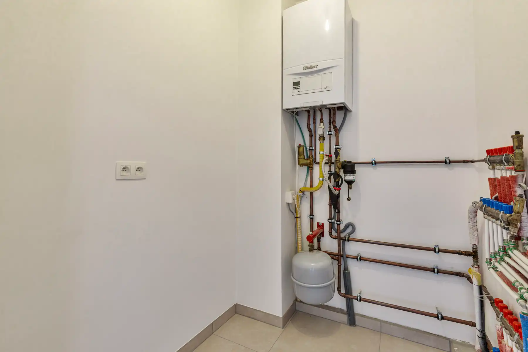 Duplex appartement met 4 slpk en 2 badkamers, tuin en garage foto 13