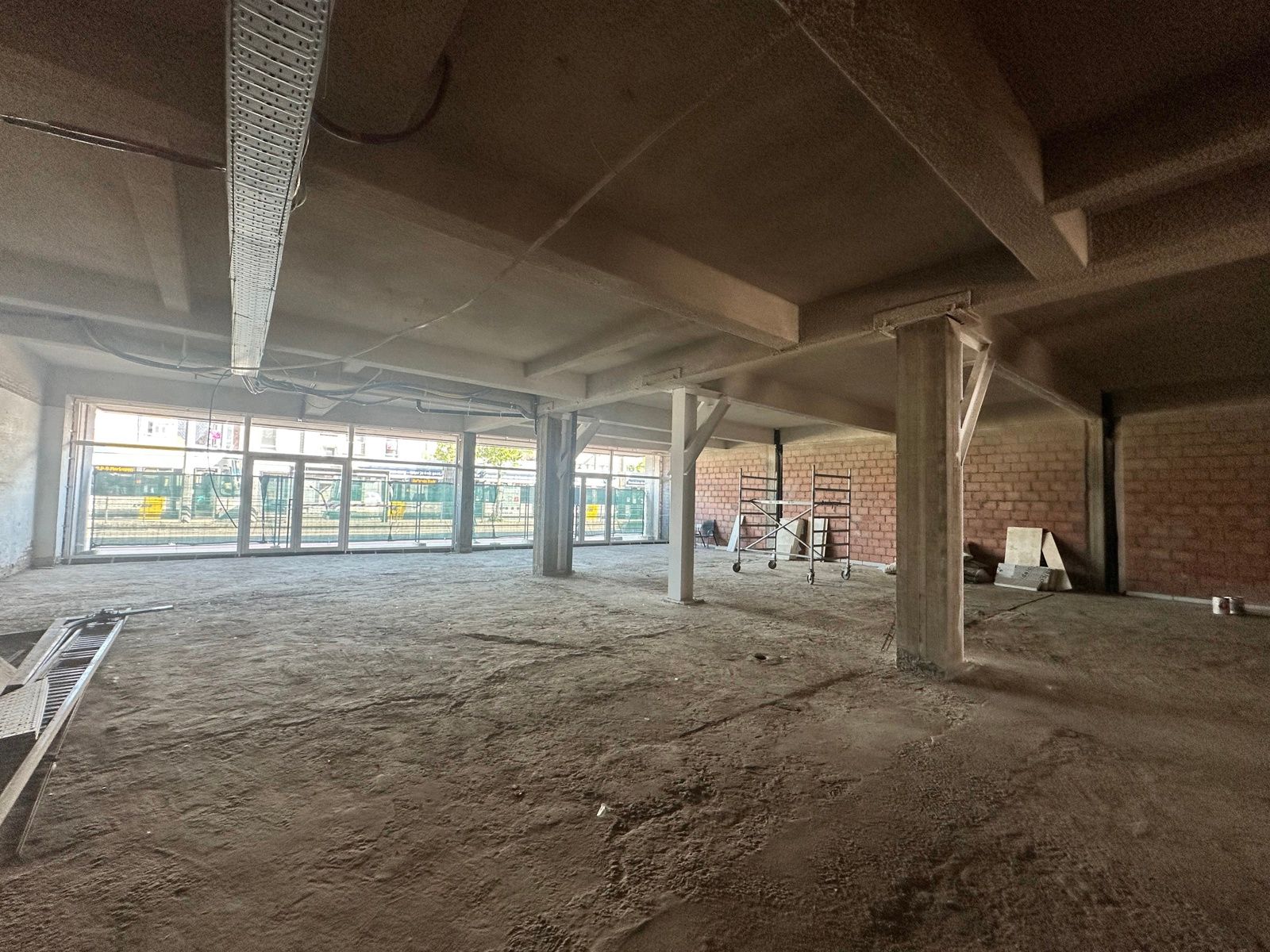 Casco handelspand 500 m² met 16m gevel – Hoboken foto {{pictureIndex}}
