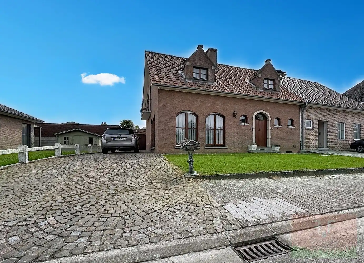 Hoofdfoto van de publicatie: Instapklare halfopen eengezinswoning met 3 slaapkamers te Herzele