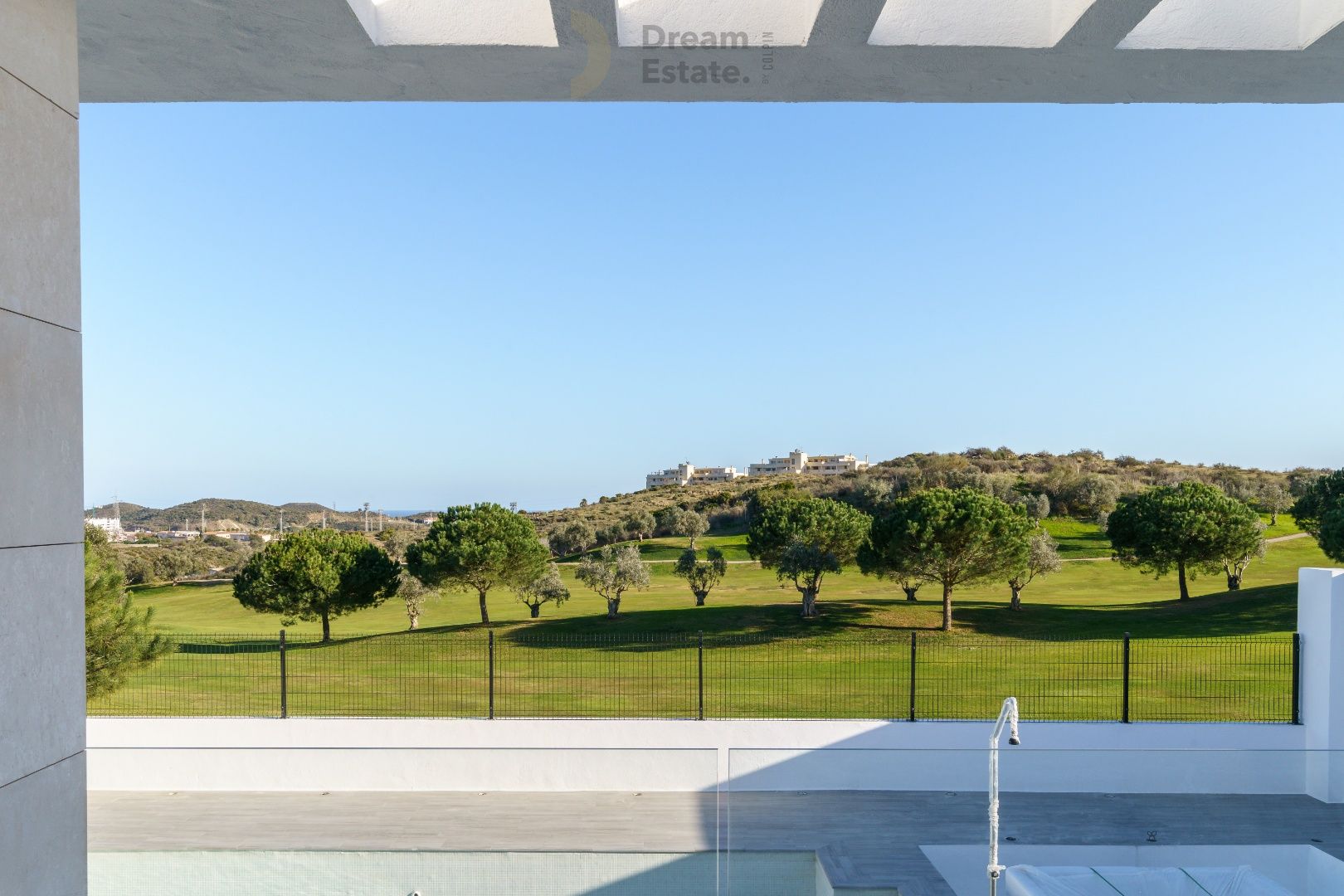Nieuwbouwwoningen (nog slechts 2) tegenover de golf met zicht naar zee te Mijas. foto 29