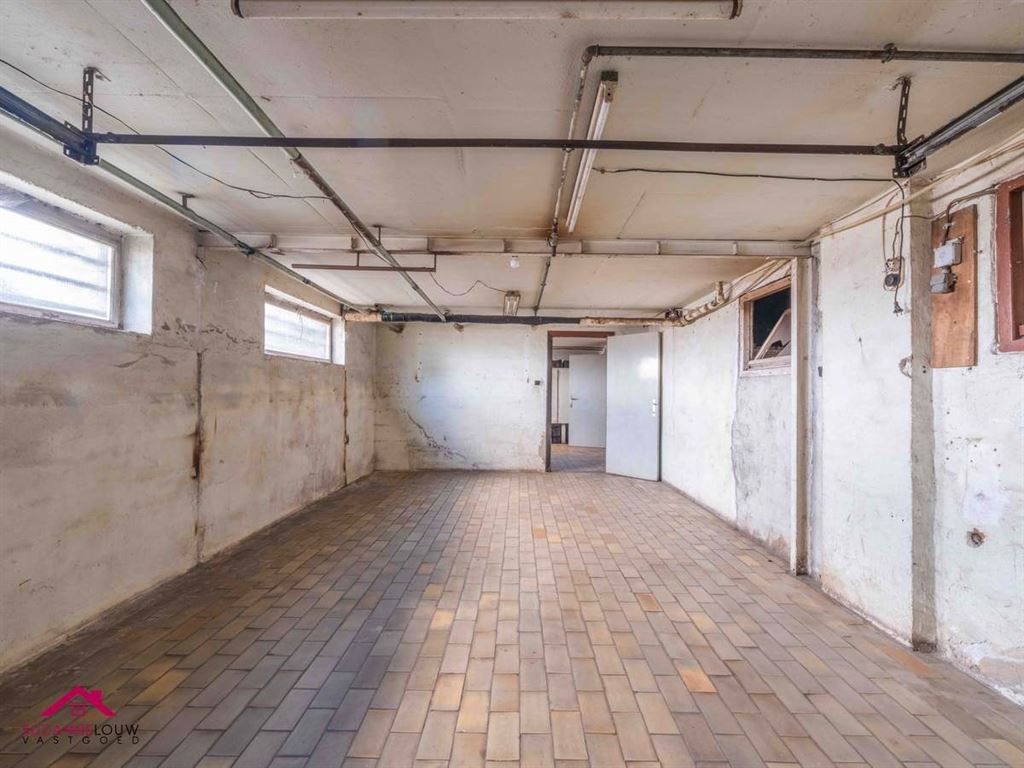 Vrijstaande, op te frissen woning foto 31