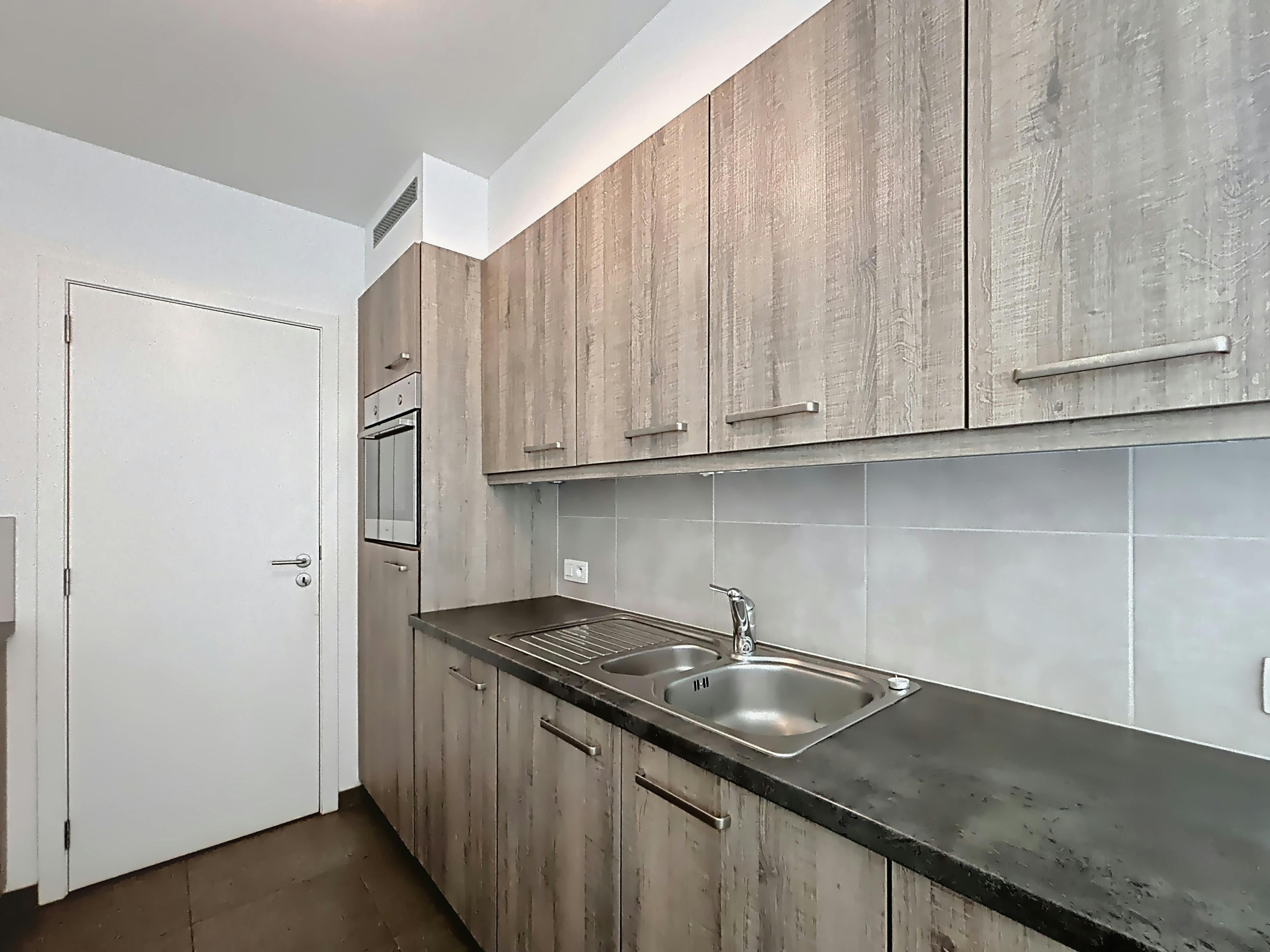 Eeklo Centrum: Instapklaar 1-slaapkamerappartement met garagebox foto 7