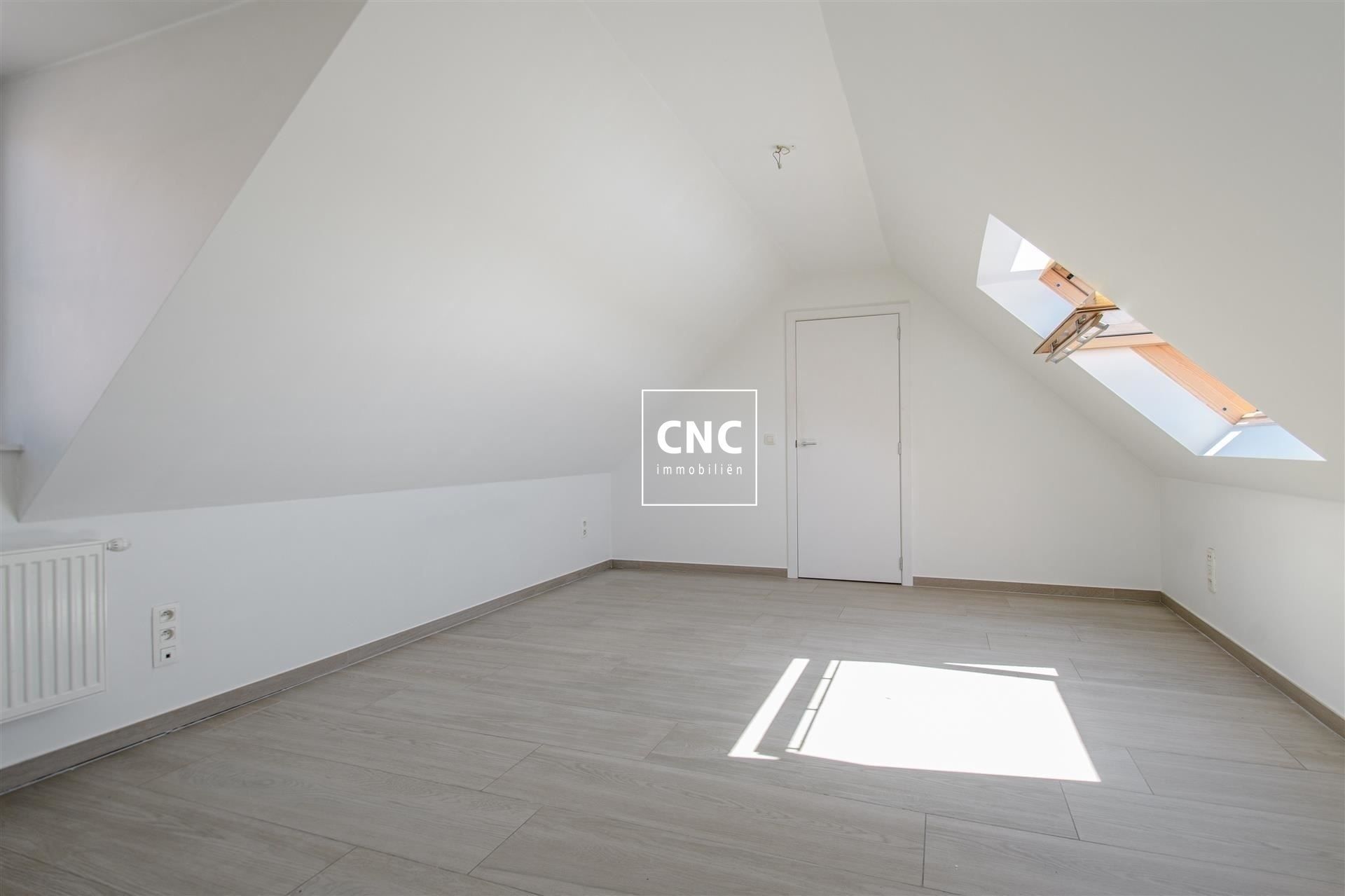 Lichtrijk en prachtig afgewerkt duplex-appartement foto 16