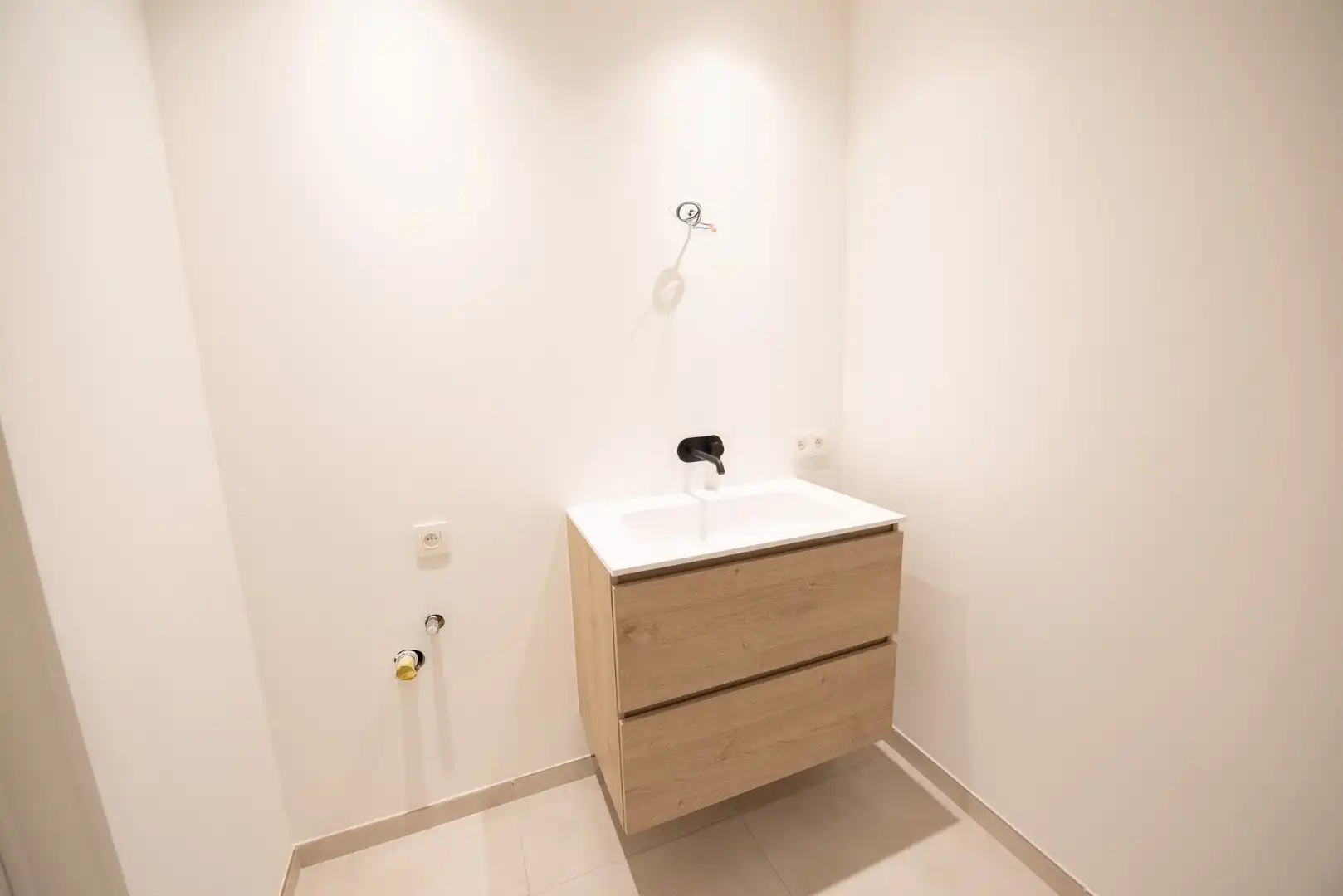 TE KOOP: Instapklaar, volledig gerenoveerd appartement met 1 slaapkamer in hartje Waregem foto 7
