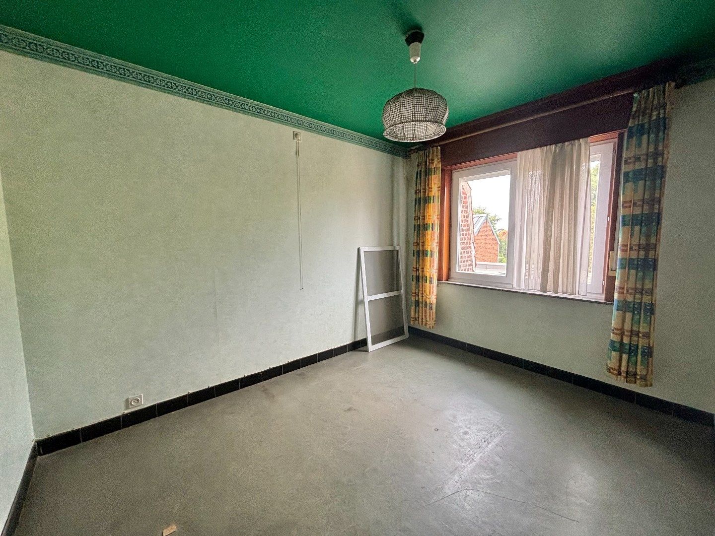 TE RENOVEREN STATIGE WONING MET 2SLPKS (3 MOGELIJK) EN GROTE TUIN (300M²) foto 25