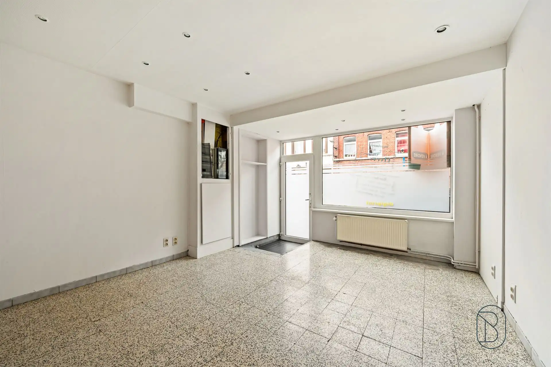 Handelszaak + woonst ideaal gelegen in het centrum! foto 3