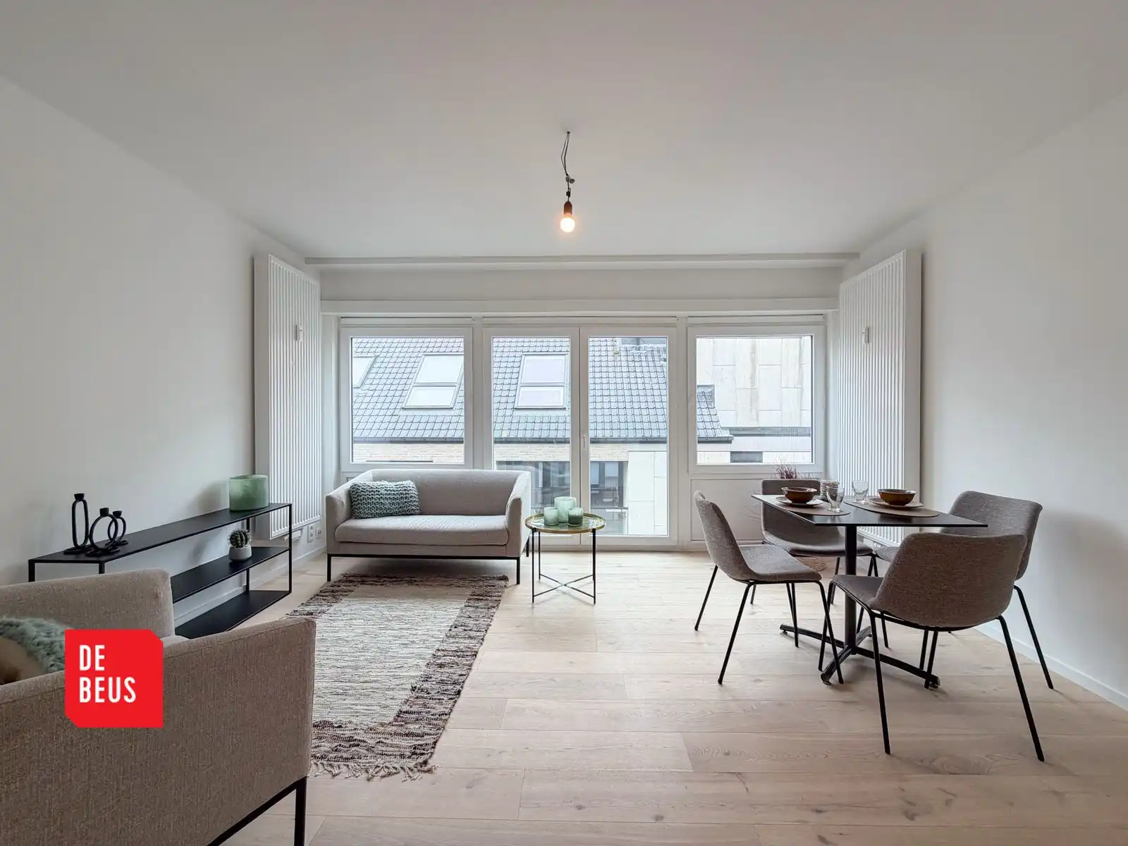 LICHTRIJKE, GERENOVEERDE STUDIO OP TOPLOCATIE AAN HET WAPENPLEIN foto {{pictureIndex}}