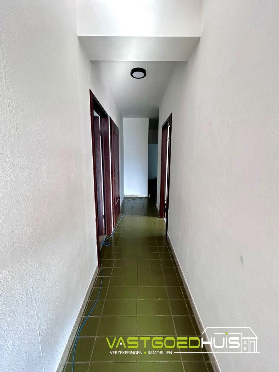 Ruim, gelijkvloers appartement met terras foto 12