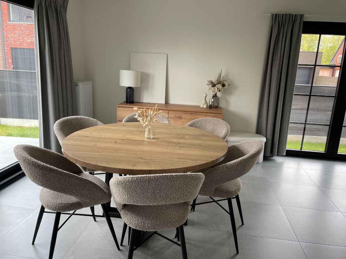 Drie slaapkamer EENGEZINSWONING met garage & tuin foto 13