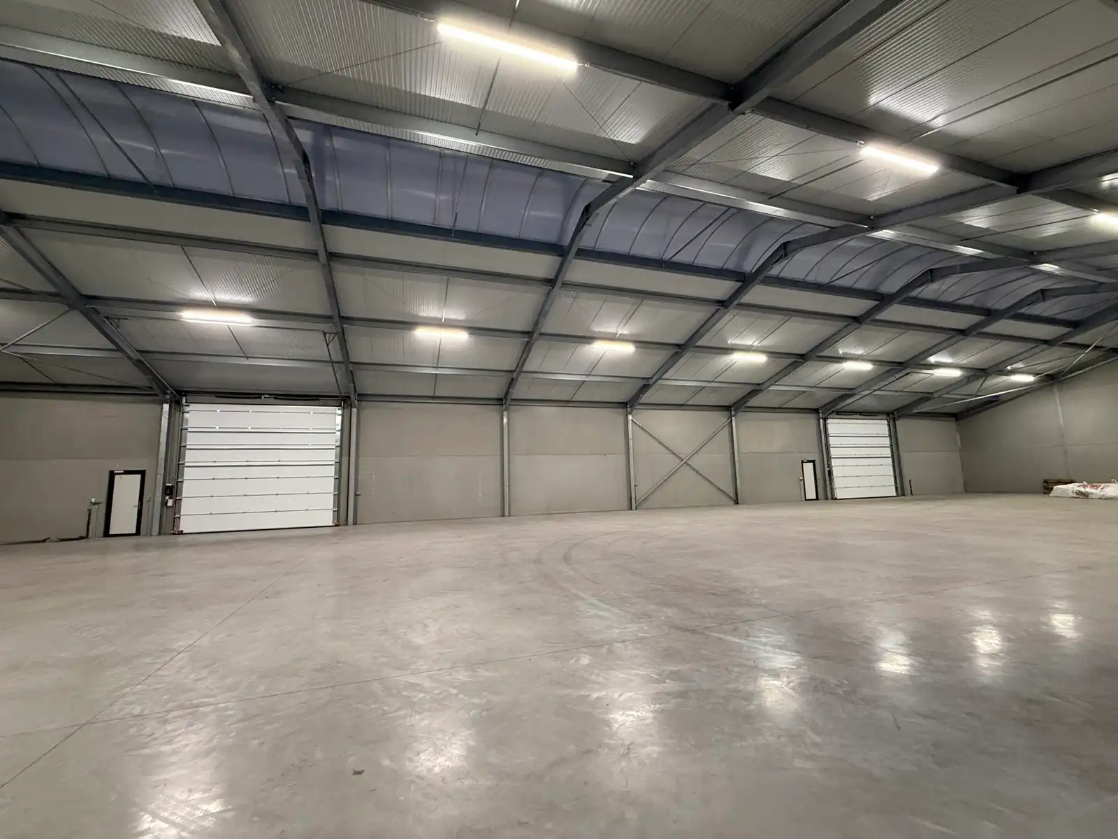 Nieuwe opslagruimte van 480m² te huur in Lichtervelde foto 2