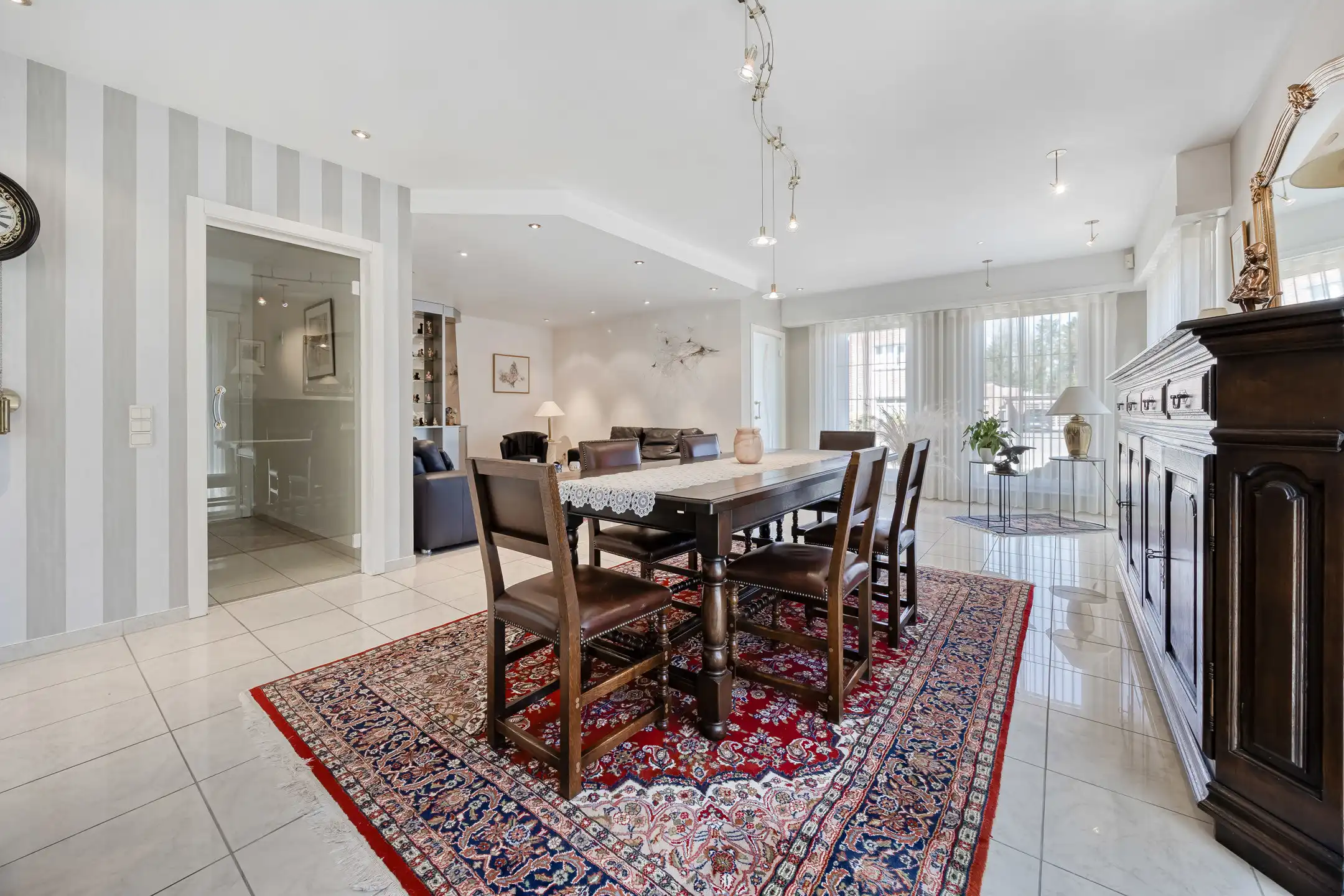 Ruime woning in oase van rust met prachtige tuin foto 5