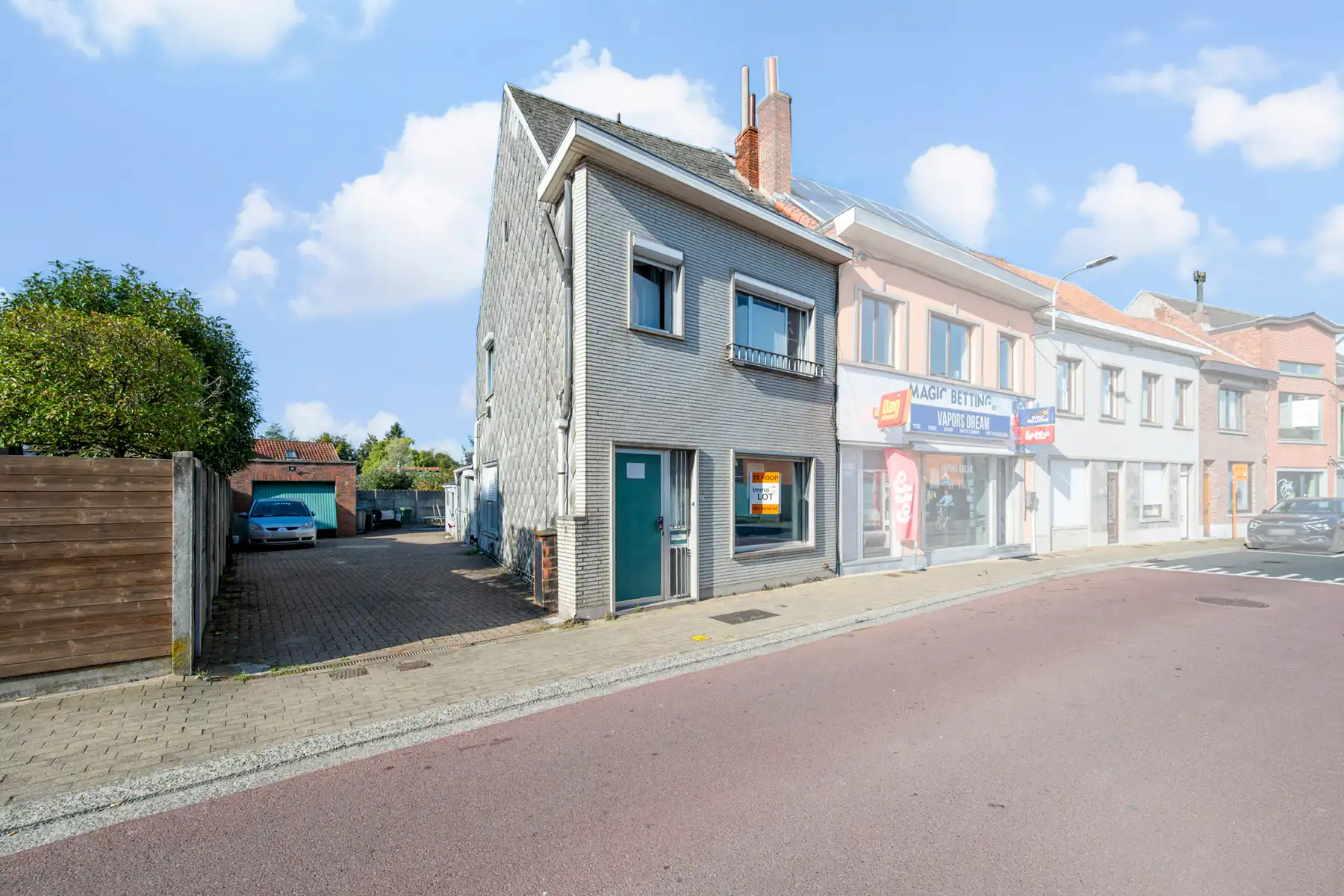 Hoofdfoto van de publicatie: Halfopen bebouwing met potentieel op toplocatie in Lokeren