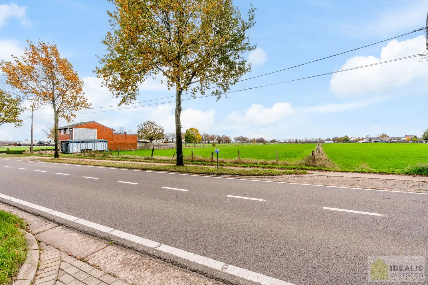 Landbouwgrond met een oppervlakte van 93a 50ca. De grond is centraal gelegen t.o.v. het centrum van Peer, Meeuwen (Oudsbergen) en Houthalen-Helchteren. foto 15