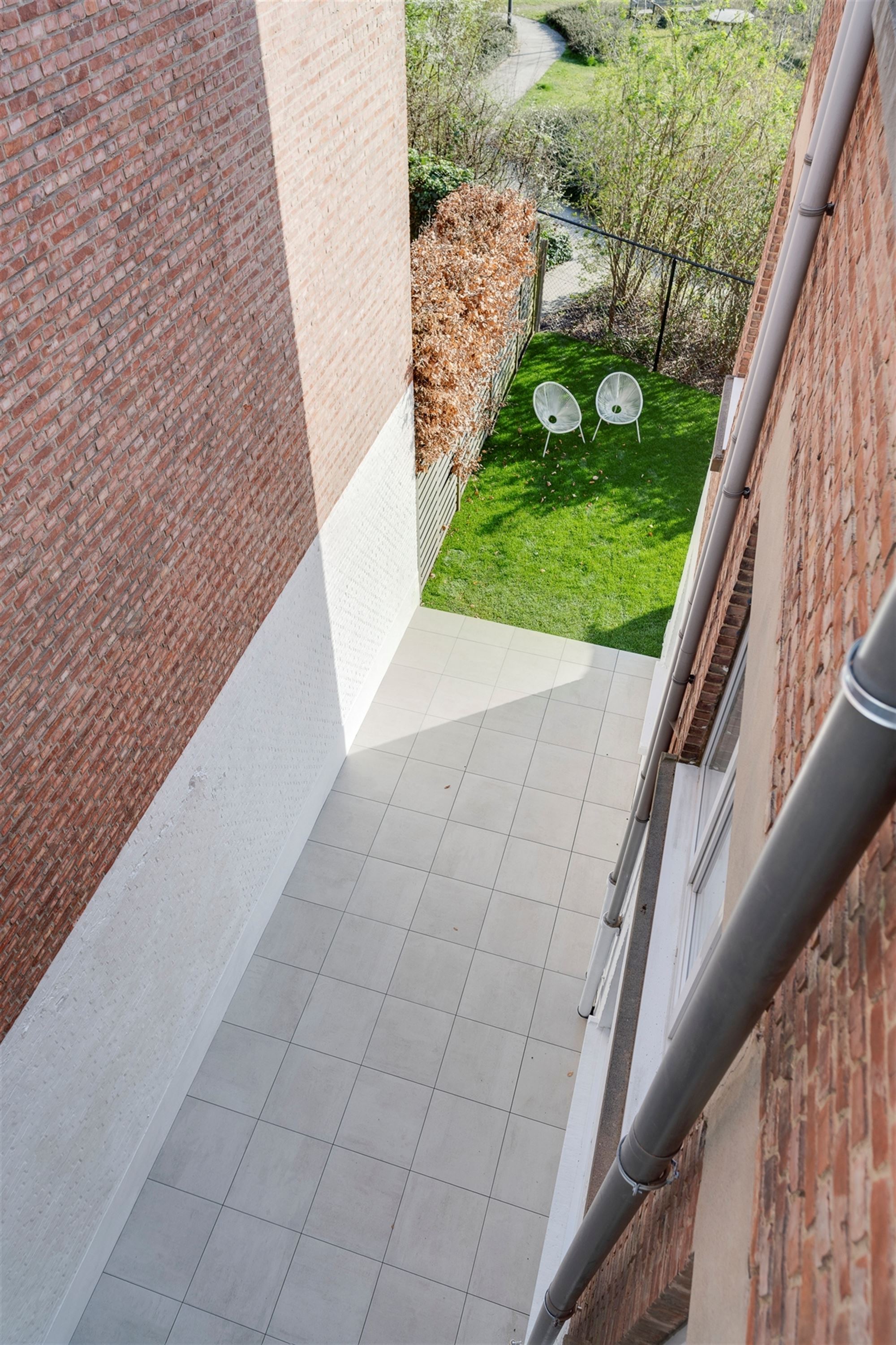 Prachtig gerenoveerd appartement met zuidgerichte tuin foto 8