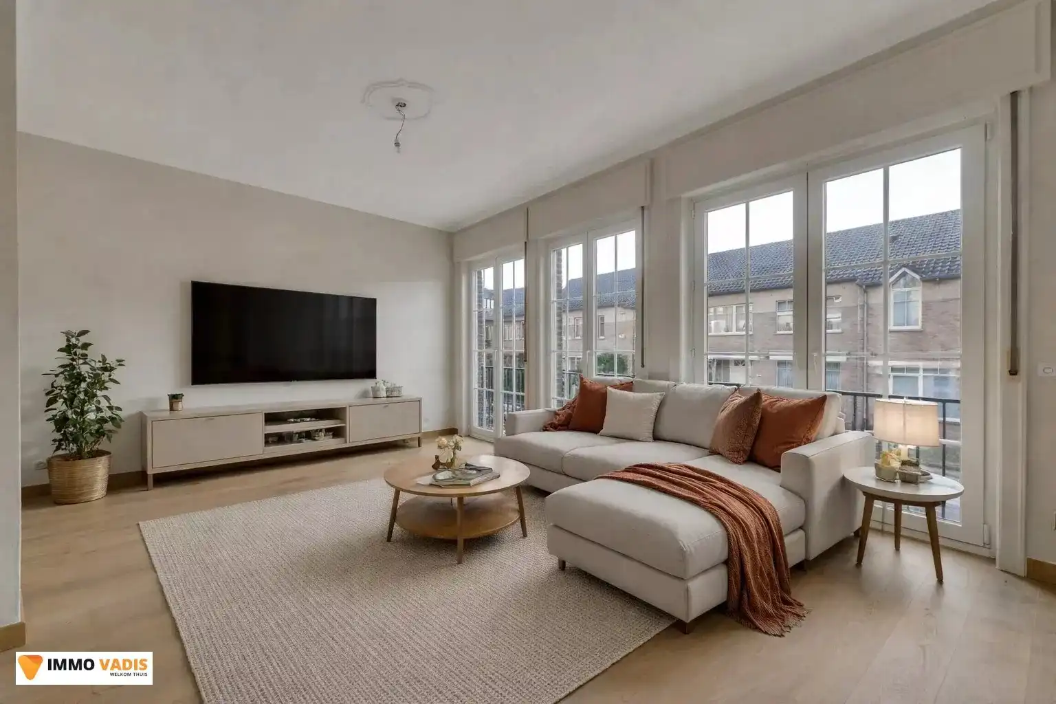 Ruime en lichtrijke woning op topligging vlakbij het centrum van Tongeren foto {{pictureIndex}}