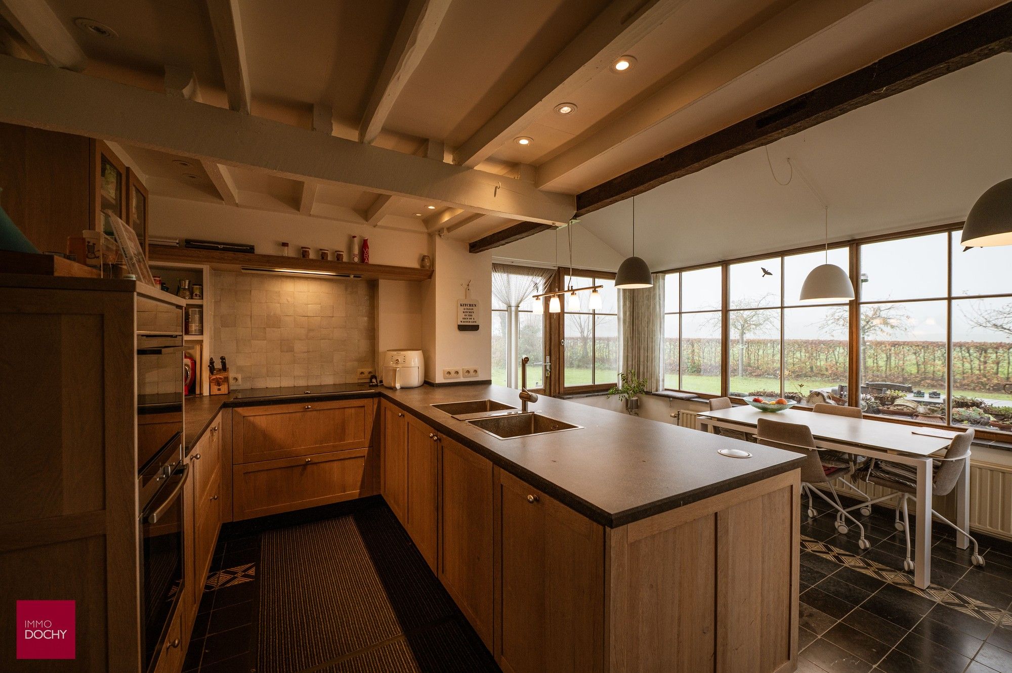 Landelijk gelegen charmante hoeve mét woonfunctie foto 18