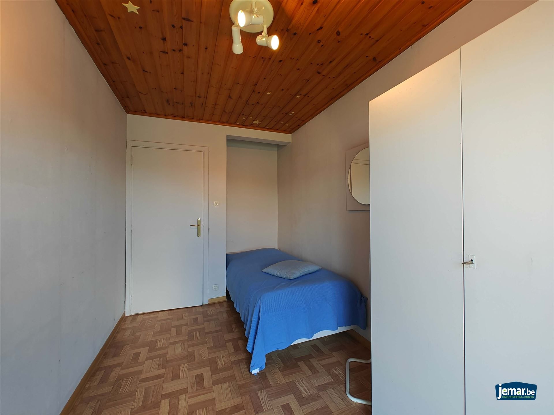 Half- open woning met 4 slaapkamers en apart garage foto 24