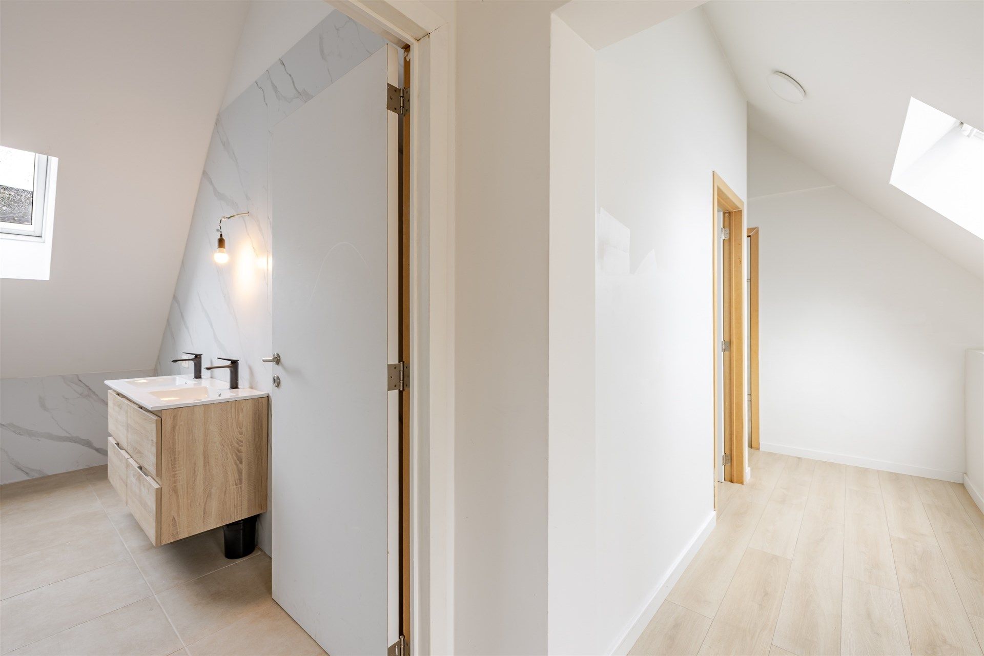 Instapklaar appartement (4 slaapkamers) in hartje Melle foto 12