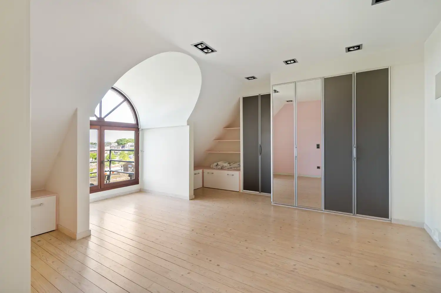 Triplex penthouse met 2 slaapkamers, ruim zonneterras en garagebox te Lier foto 14