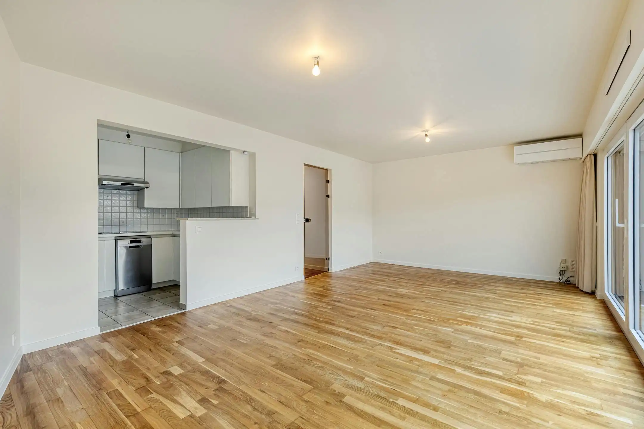 Gerenoveerd appartement te koop in centrum Waregem foto {{pictureIndex}}