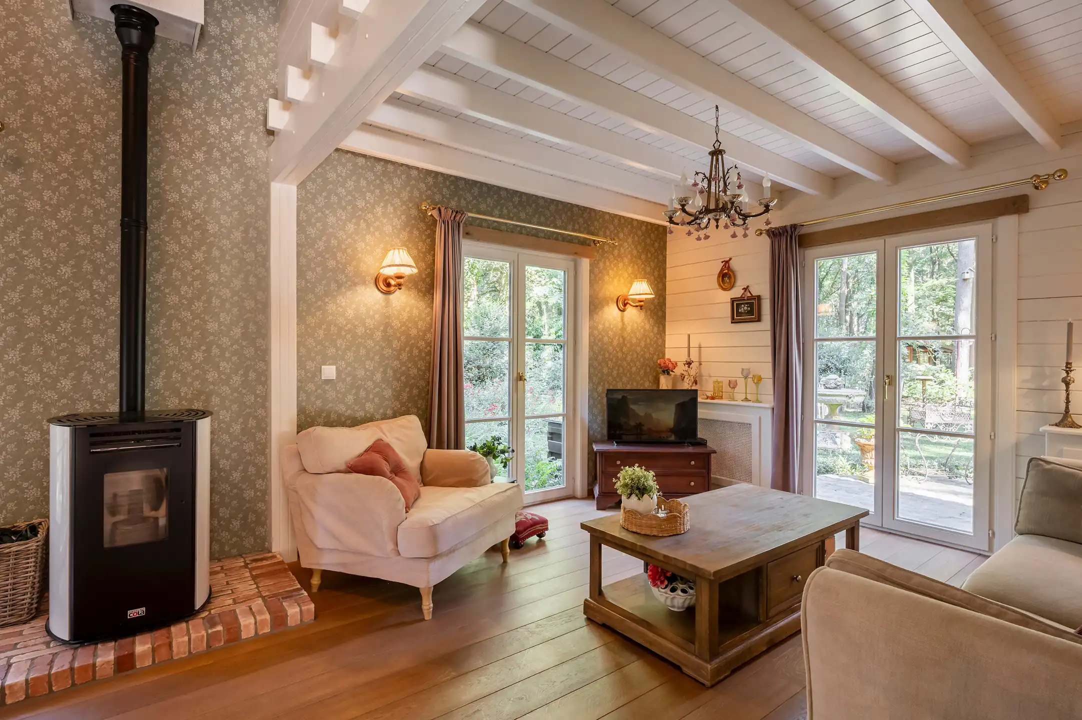 Charmante woning met volledige onderkeldering en achterliggend bos van ca. 31.493 m² foto 9