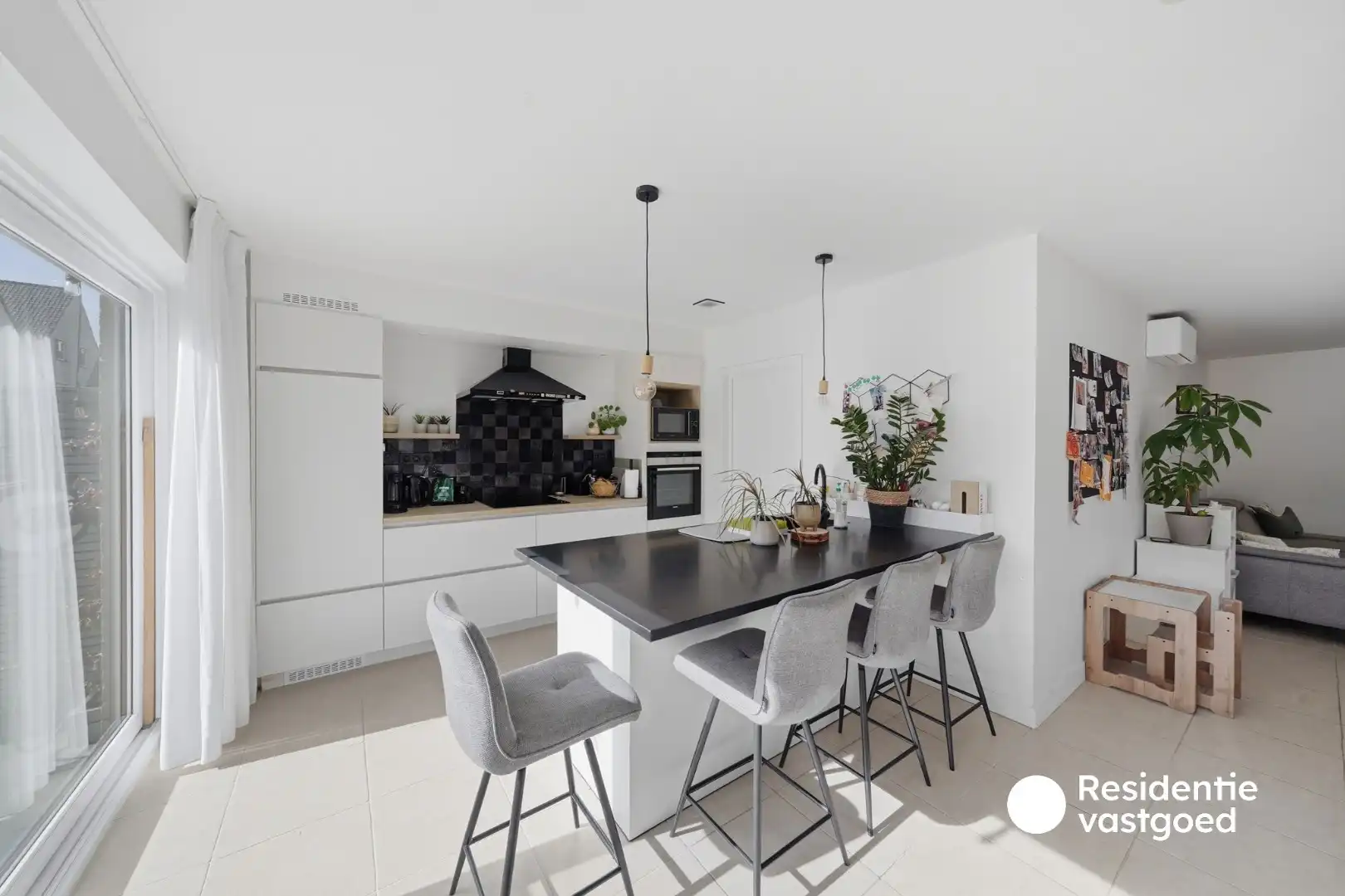 Instapklare woning te koop met garage en tuin! foto 11