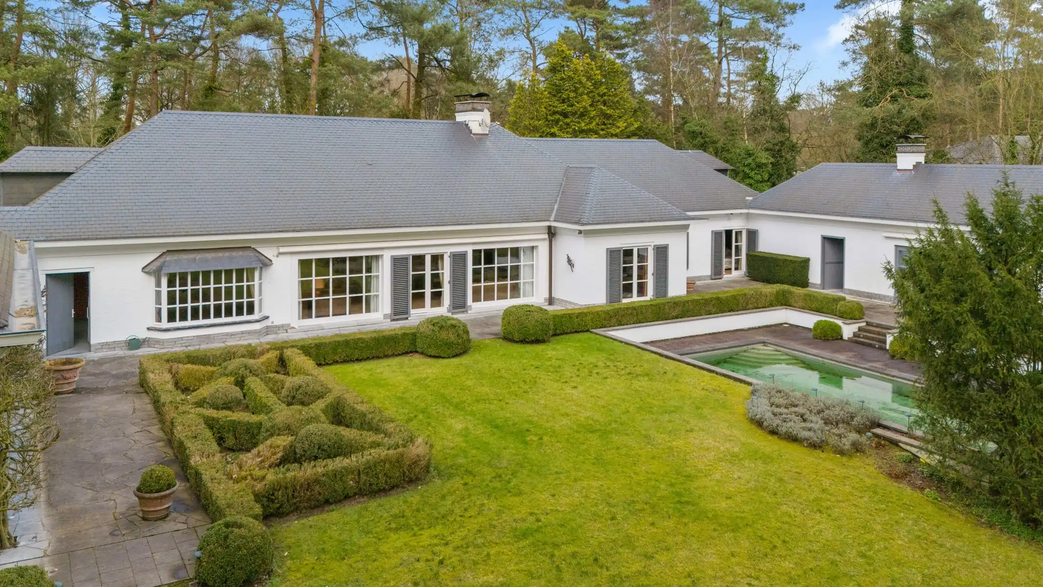 Exclusieve villa op  perceel van 4051 m² te KEERBERGEN foto {{pictureIndex}}