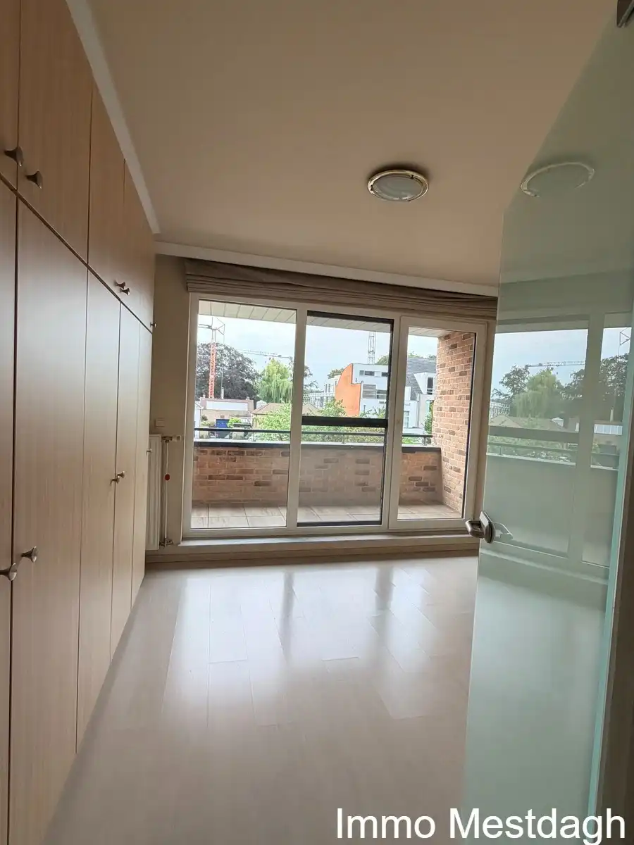 Lichtrijk en ruim appartement met 3 terrassen en autostaanplaats in het centrum van Diest foto 16