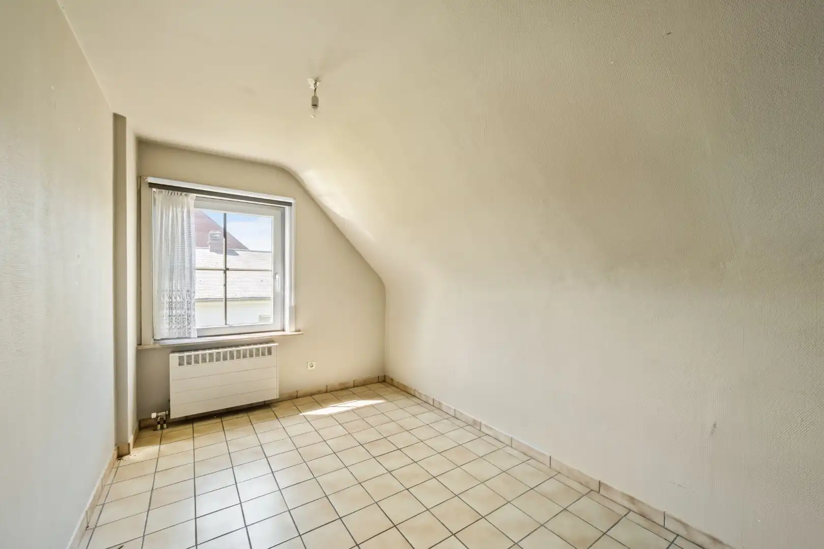 Instapklare open woning met 3 slaapkamers, garage, carport en tuin in Roeselare foto 15