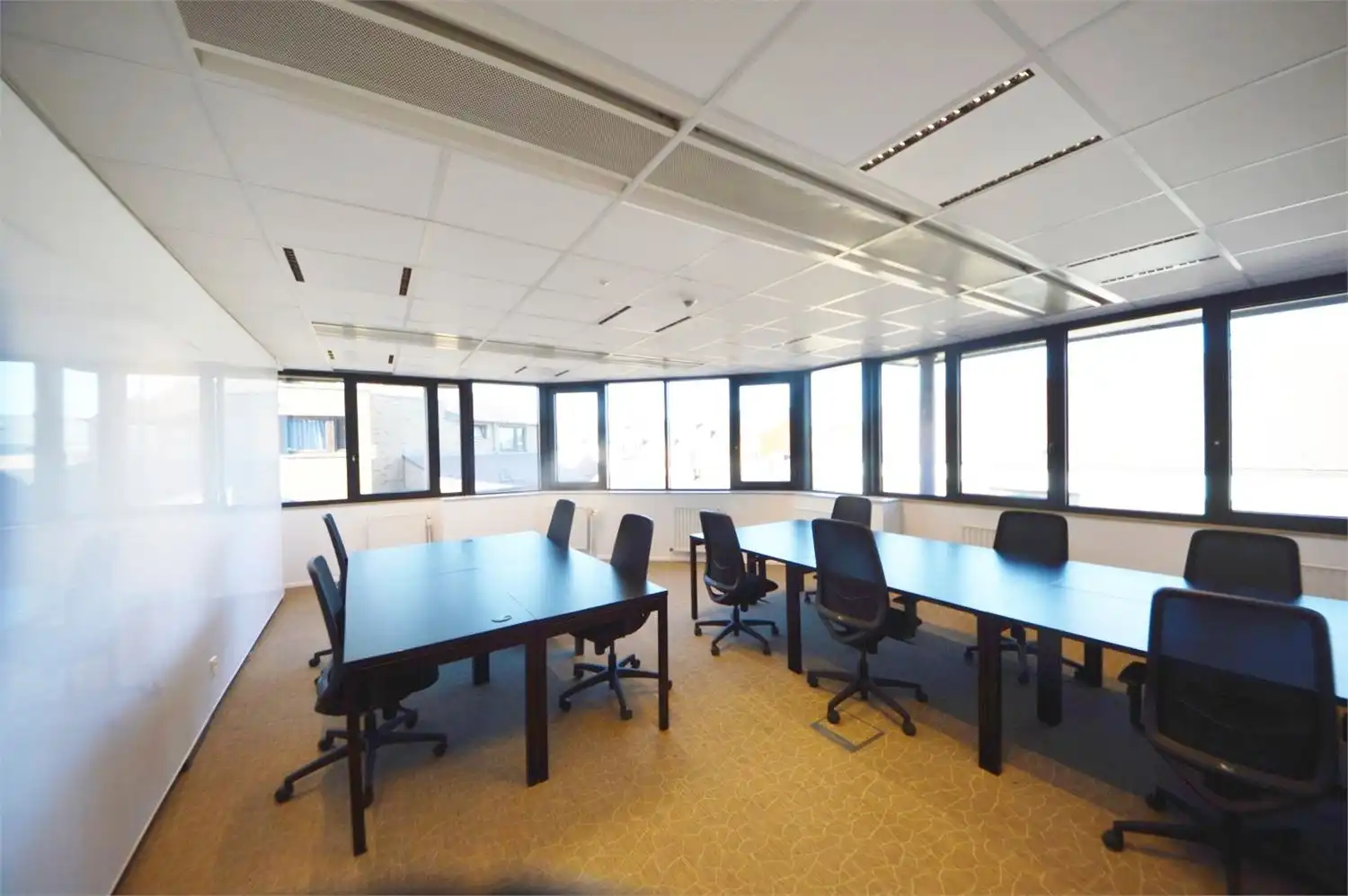 Bureaux prêts à emménager dans un immeuble moderne au 4e étage foto 9