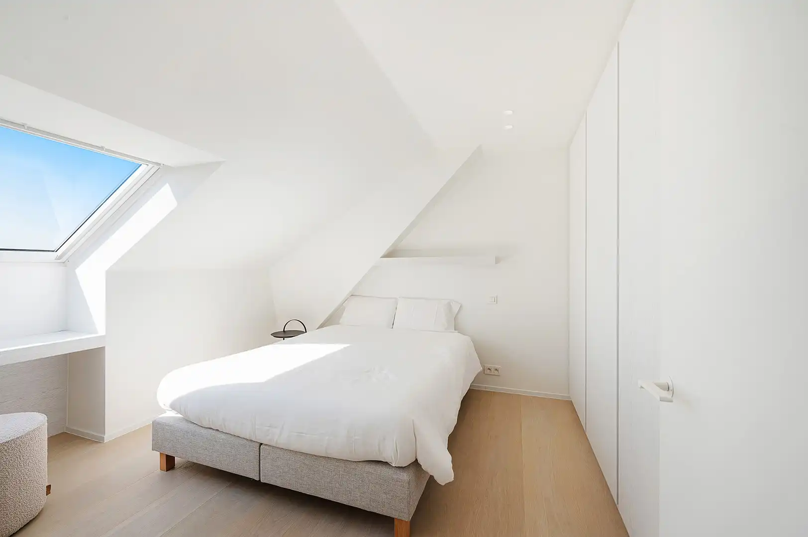 Zonnig gerenoveerd appartement met zuidwest gericht terras en open zicht op wandelafstand van het strand in hartje Zoute. foto 22