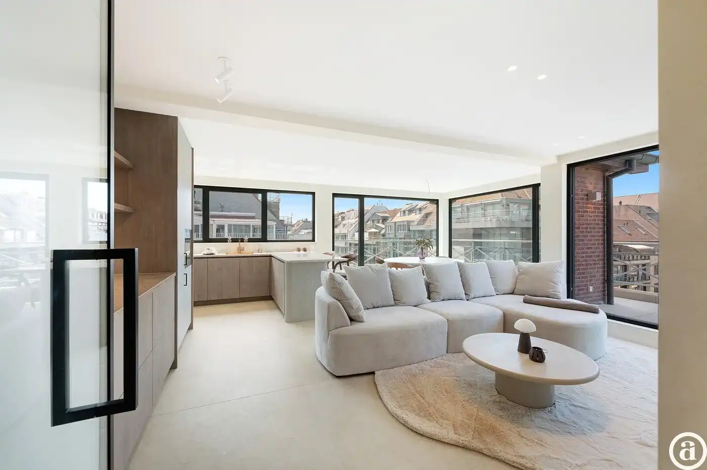 Prachtig gerenoveerd duplex hoekappartement nabij de Lippenslaan foto 6